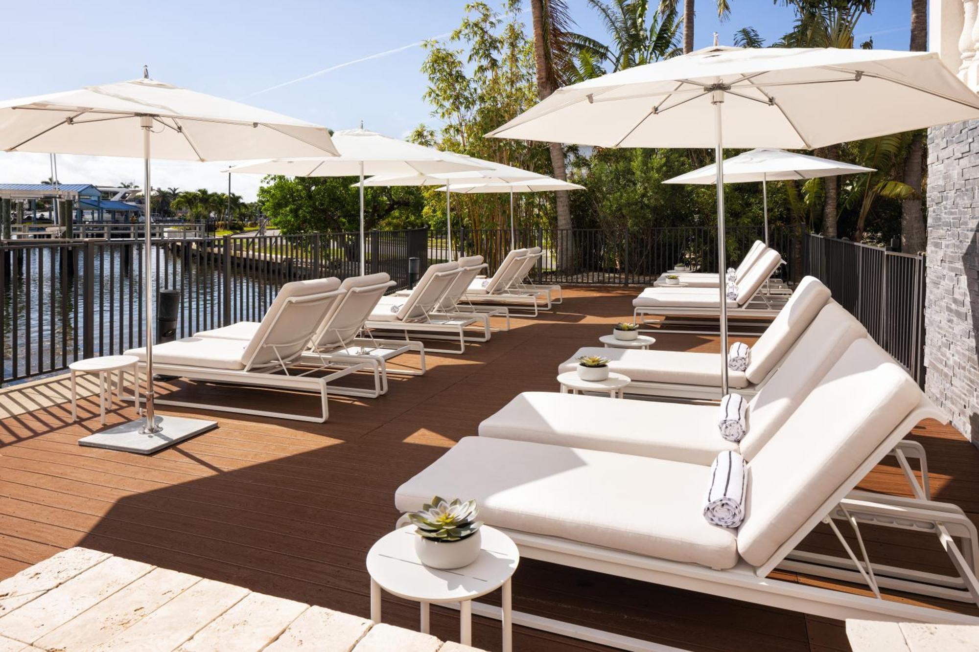 The Hotel Zamora St. Pete Beach Esterno foto